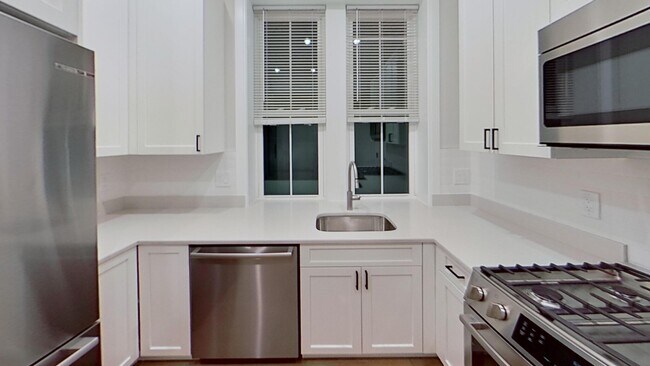 Building Photo - 51 Wood Ave