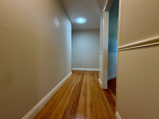 Foto del edificio - 832 Cathedral Dr