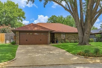 Building Photo - 3040 Panhandle Dr