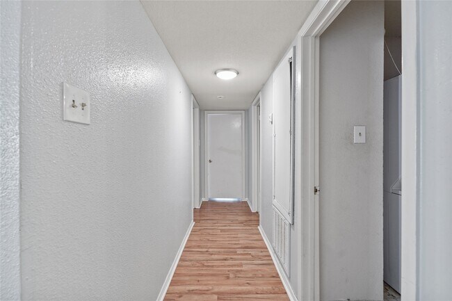 Foto del edificio - 10211 Sugar Branch Dr