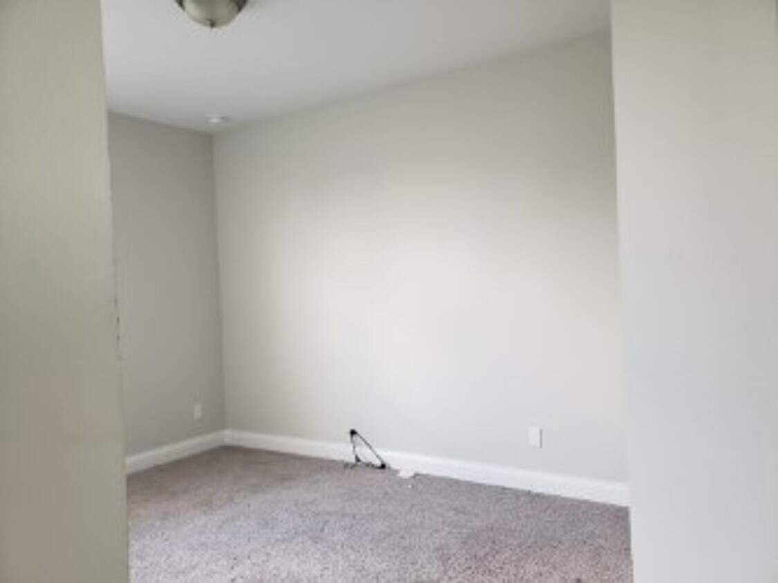 Foto del edificio - Beautiful 1 bed  1  Bath  STUDIO In Lake N...