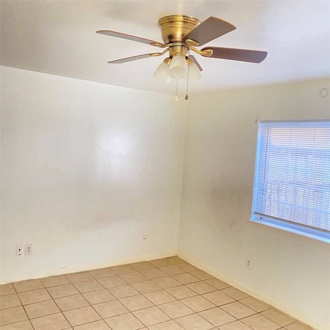 Building Photo - 5704 Edgemoor Dr