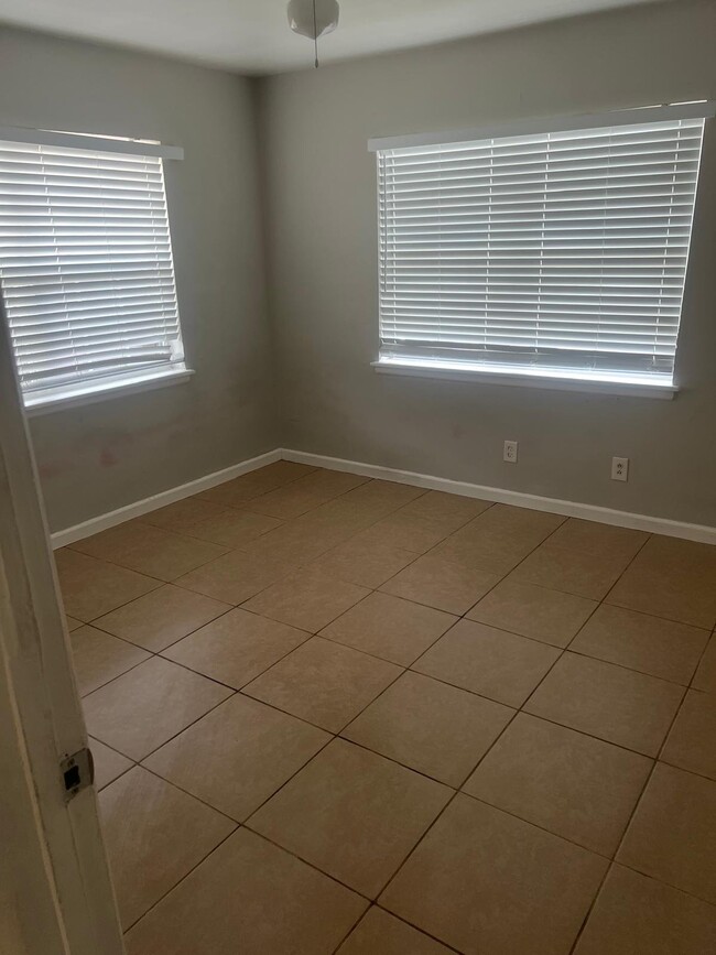 Photo - 2505 W Twelfth St Apartment