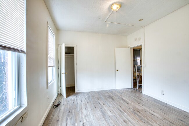 Building Photo - 821 Park St