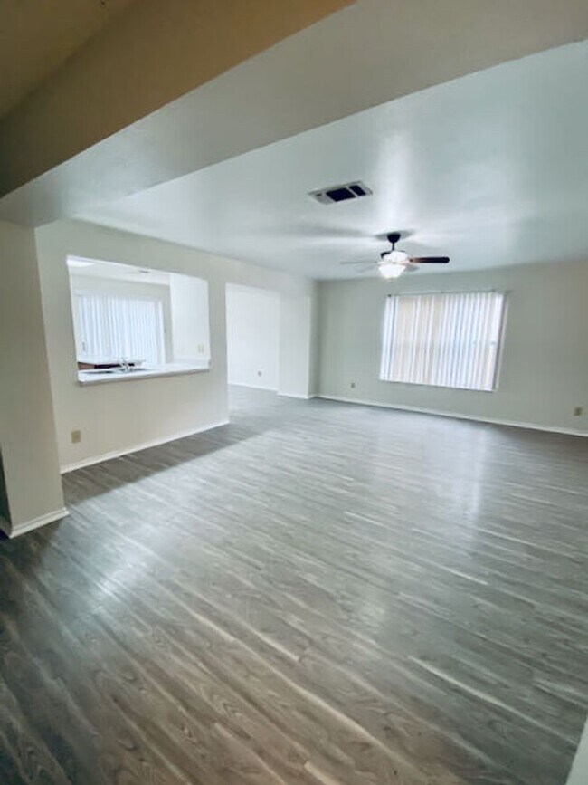Building Photo - Everstone Creek - Northwest Area