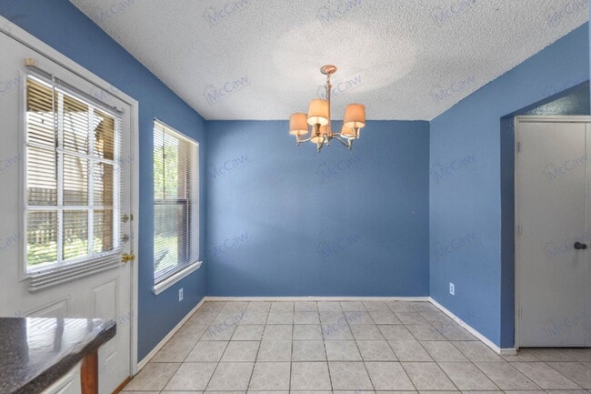 Building Photo - 800 Bluebonnet Dr