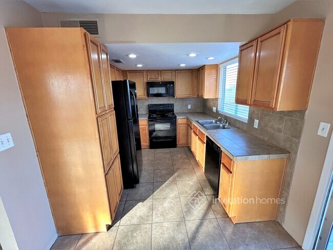 Foto del edificio - 7631 W Cheery Lynn Rd