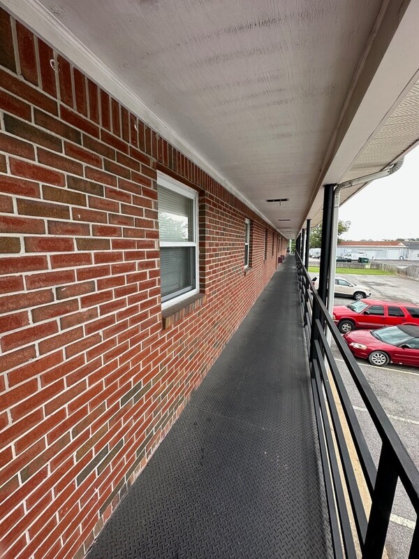 Building Photo - 1810 Speedy Ave