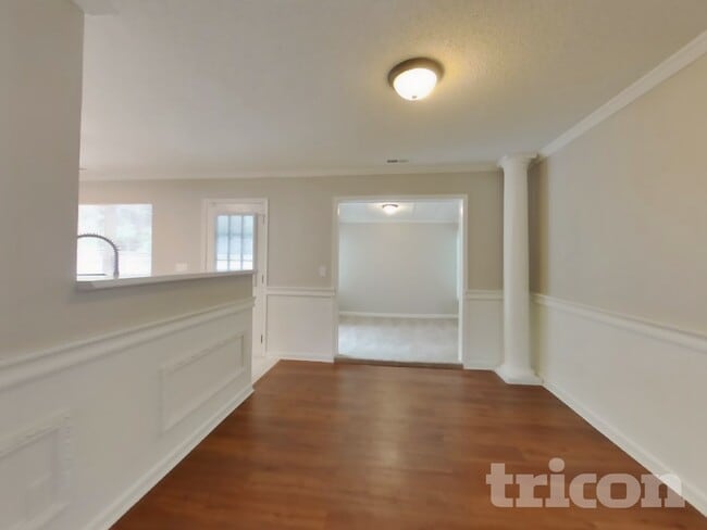 Building Photo - 636 Sadler Glen Dr