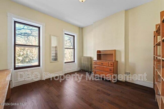 Building Photo - 102 Dove St
