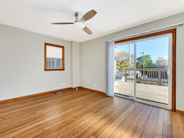 Primary Photo - 2063 N Oakley Ave