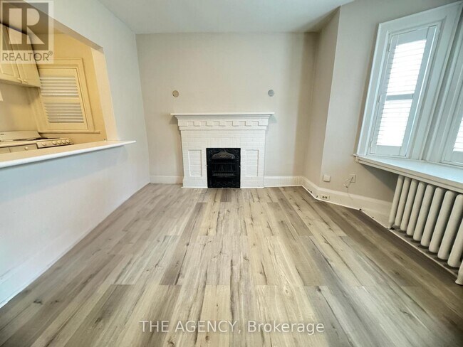 Photo du bâtiment - 846-846 Broadview Ave