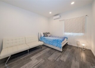 Building Photo - 4307 S Budlong Ave