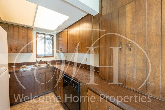 Foto del edificio - Great 2 Bedroom Condo with Storage and Out...