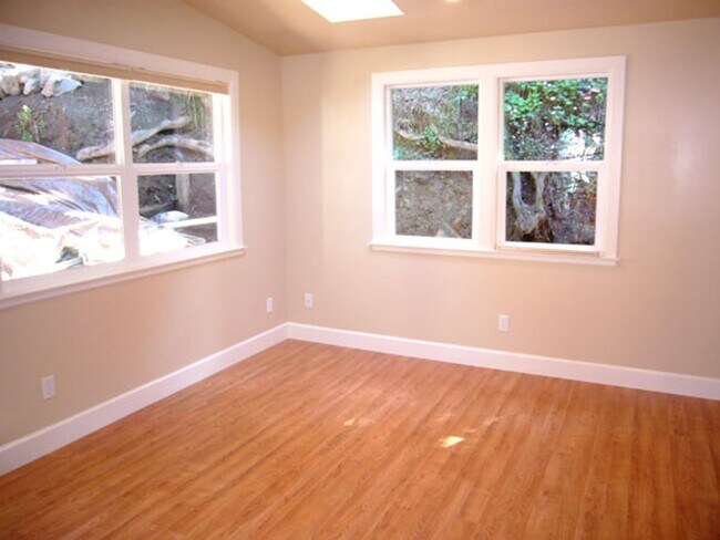 Foto del edificio - Private One + Bedroom Hilltop Home, Washer/Dryer & Storage
