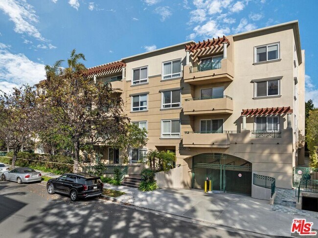 Building Photo - 2230 S Bentley Ave