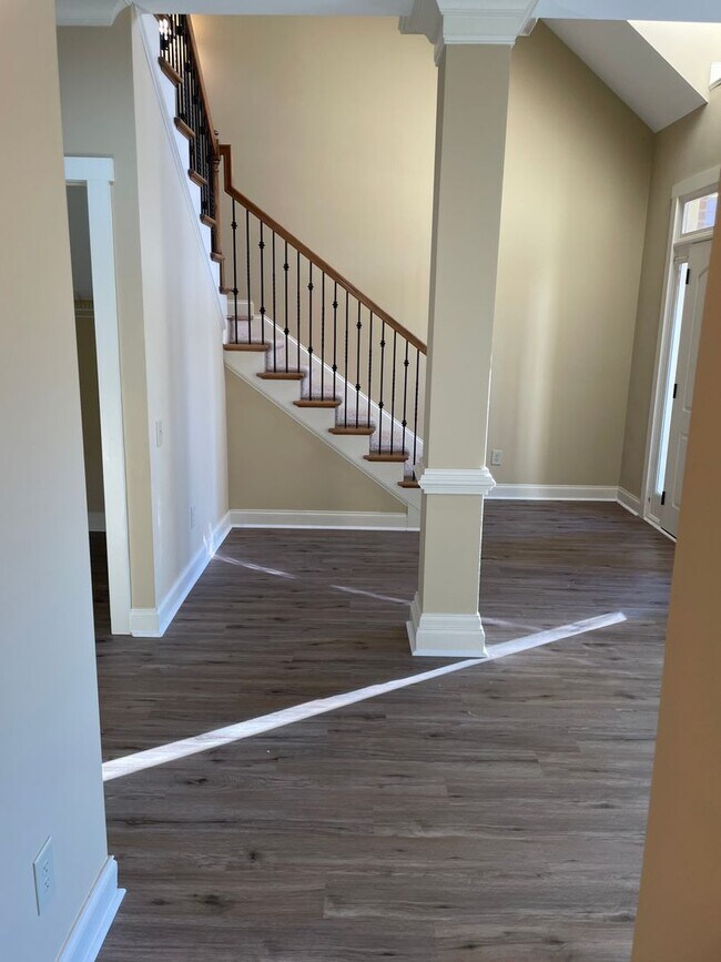 Foto del edificio - 352 Lightness Dr