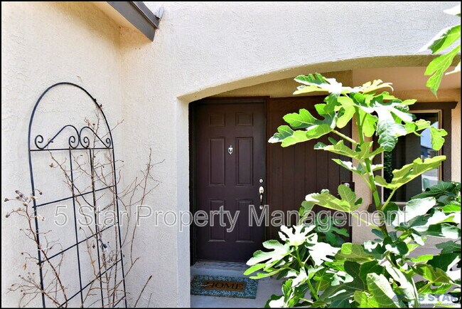 Building Photo - 916 Villa Seca Dr