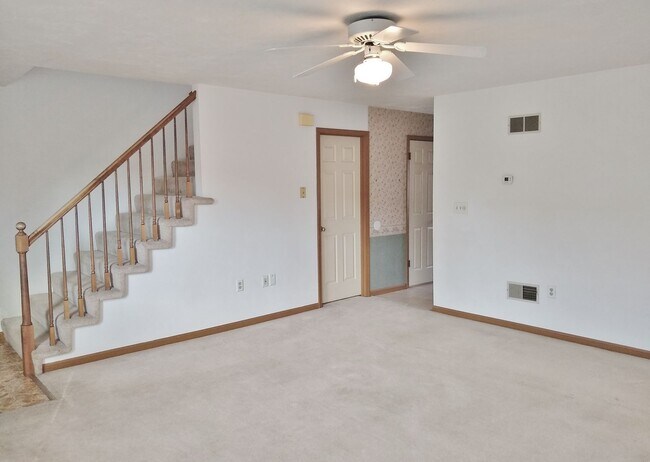 Foto del edificio - 2 Bed / 1-1/2 Bath Single Family Home Townhome