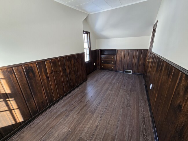 Building Photo - 1305 Collegewood St