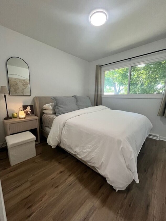 Primary Photo - Beautifully Maintained 3-Bedroom Upper Uni...