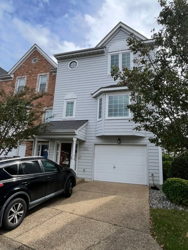 Building Photo - 367 Mainsail Dr