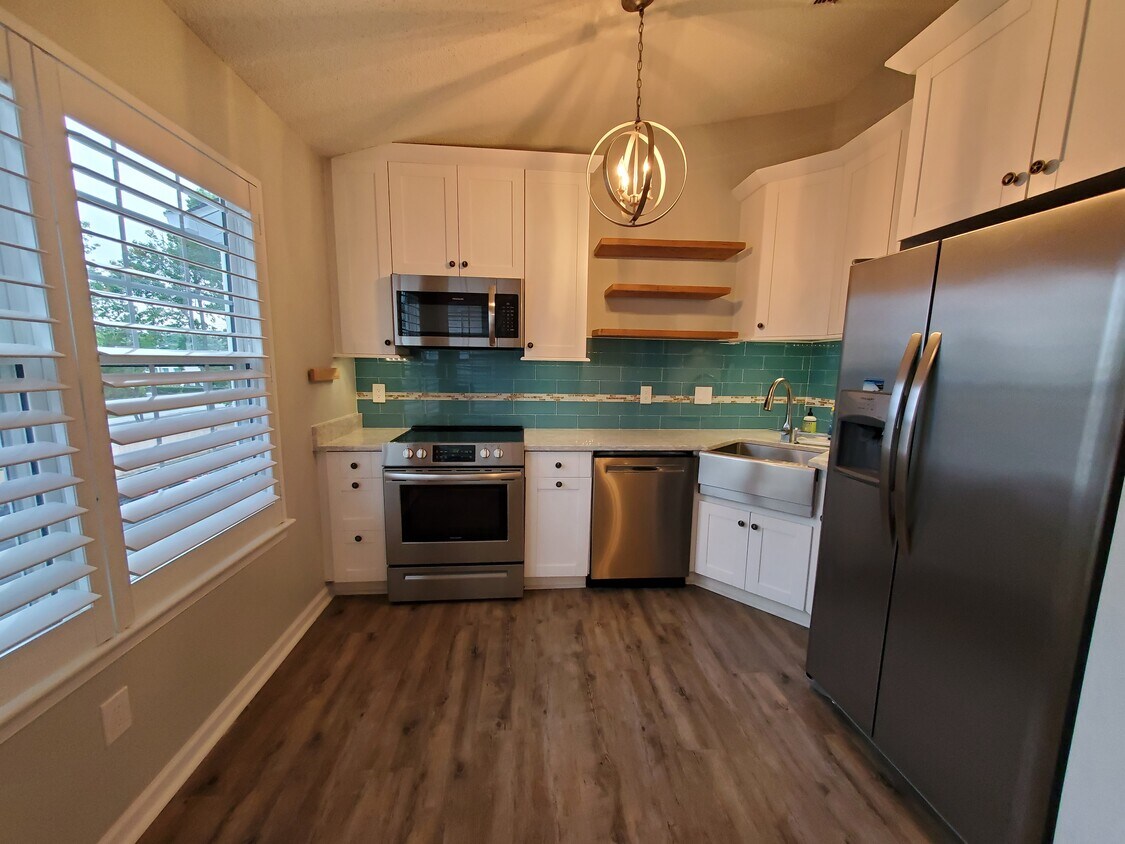 kitchen - 608 Shoreham Ct