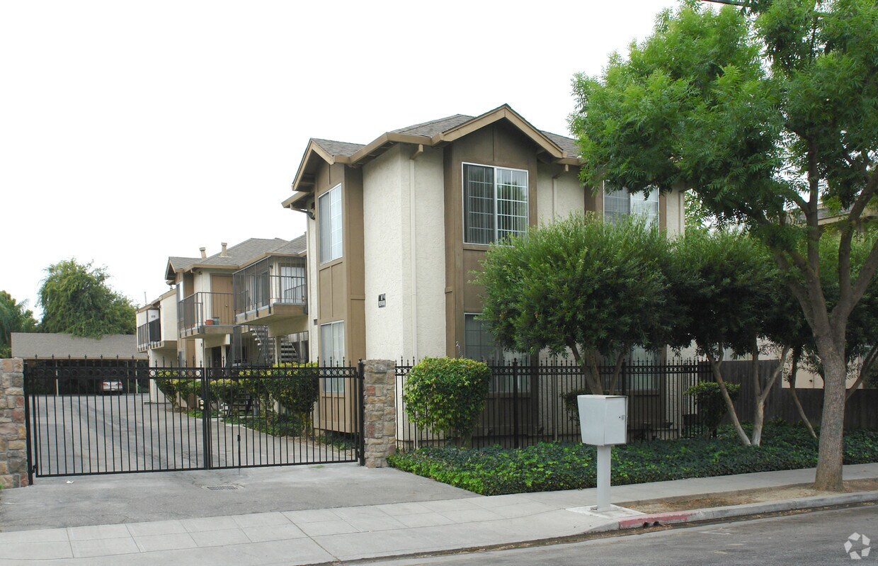 Primary Photo - 2101 Radio Ave