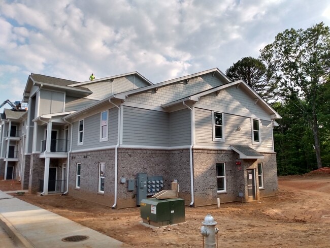 Building Photo - Peaks of Dahlonega