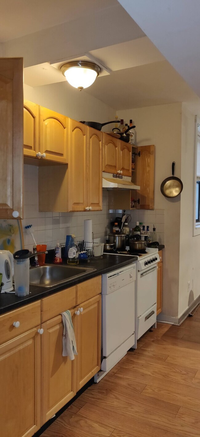 Building Photo - 45 Ashford St