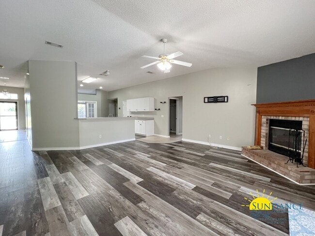 Foto del edificio - Energy-Efficient 4-Bedroom Home with Pool ...