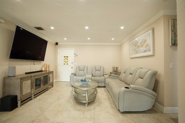 Foto del edificio - 2836 SW 4th Ct