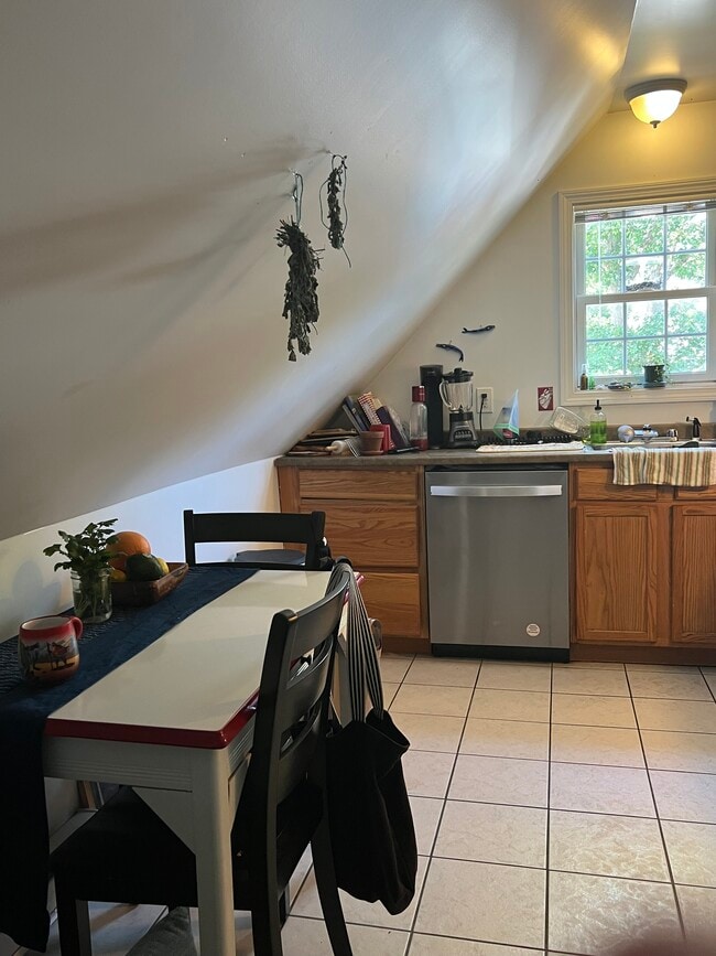 Kitchen - 225 Main St