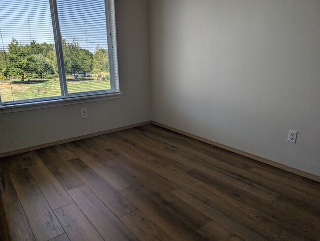 Building Photo - WA383