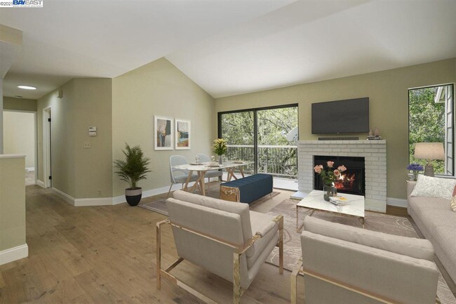 Building Photo - 2455 St Helena Dr