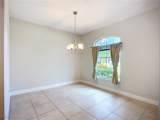 Building Photo - 4930 SW 25th Ct