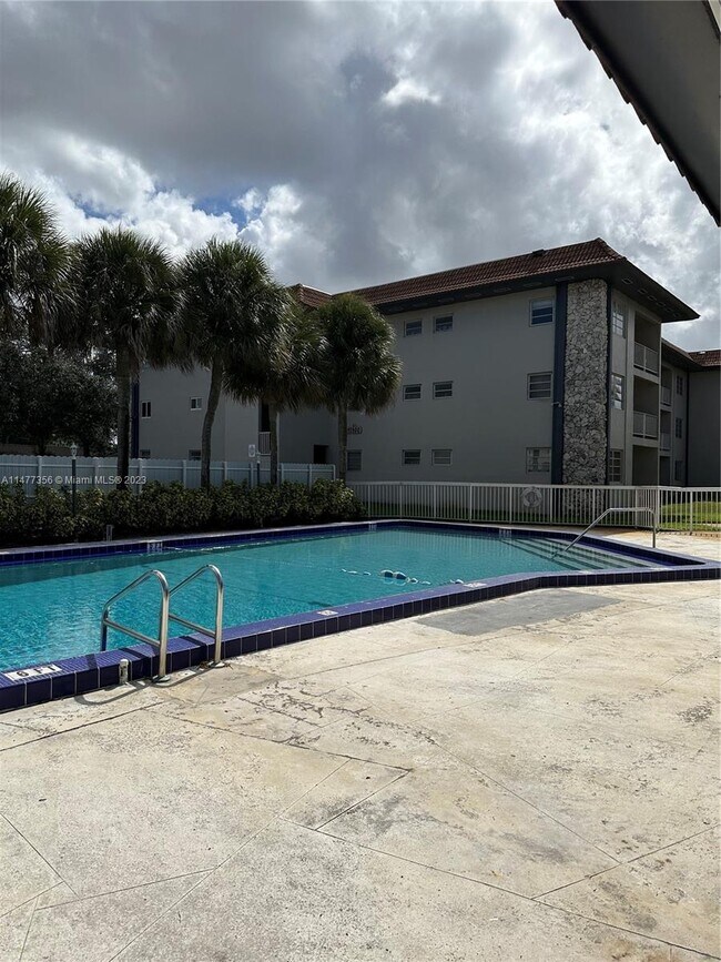 Building Photo - 13920 Lake Placid Ct