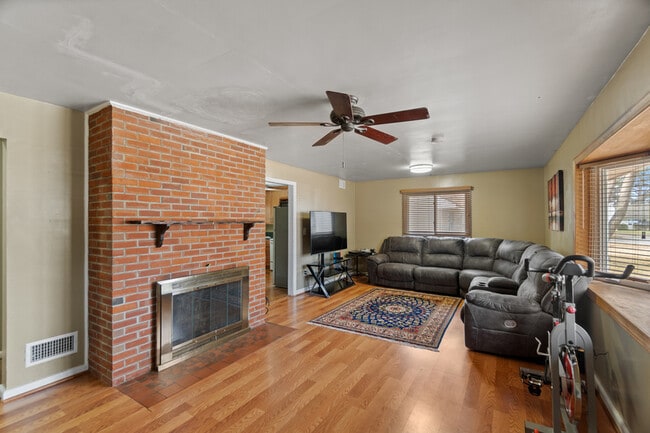 Building Photo - 209 W Bayview Blvd