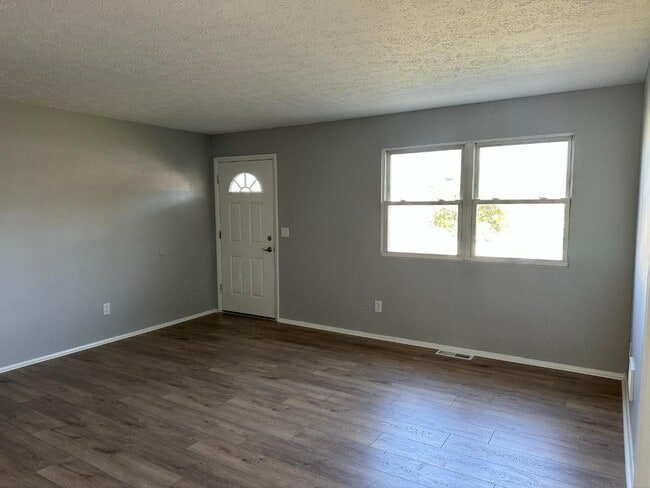 Building Photo - 1545 Meredith Dr