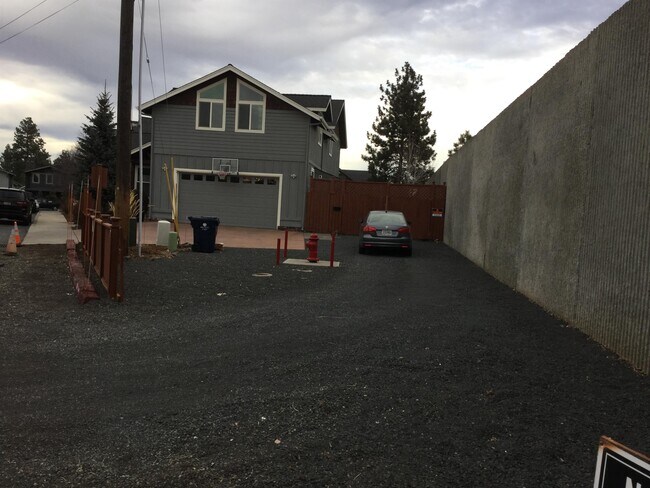 Foto del edificio - 61386 Merriewood Ct