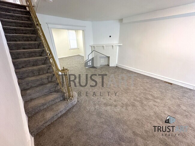 Building Photo - 805 Lindley Ave