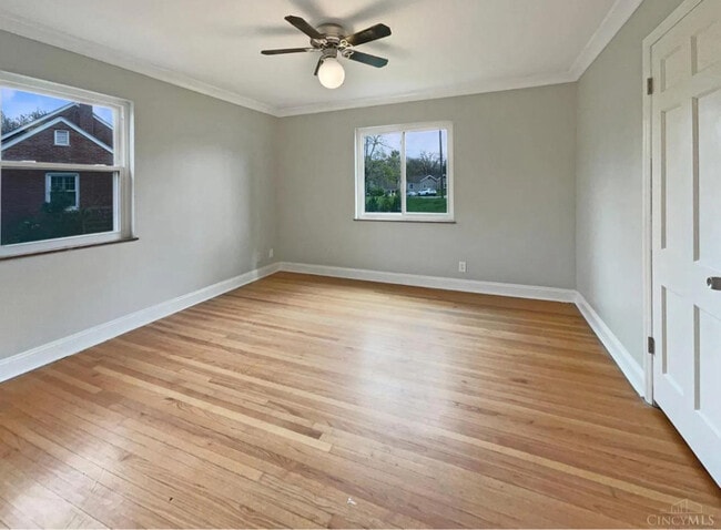Foto del edificio - 7046 Beechmont Ave