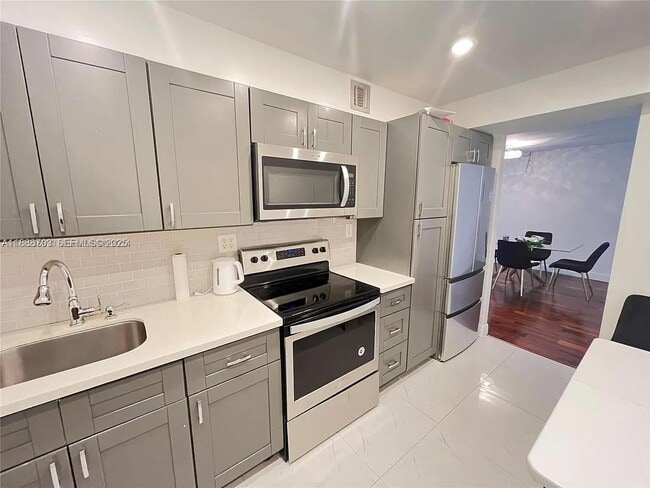 Foto del edificio - 1849 S Ocean Dr