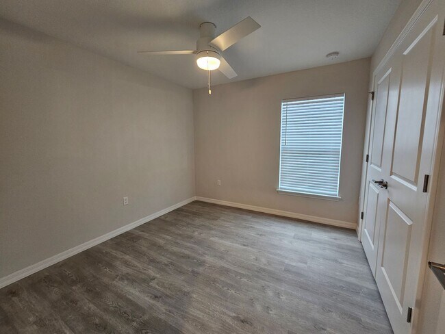 Building Photo - Move-In Ready! Stunning 3-Bedroom Home wit...