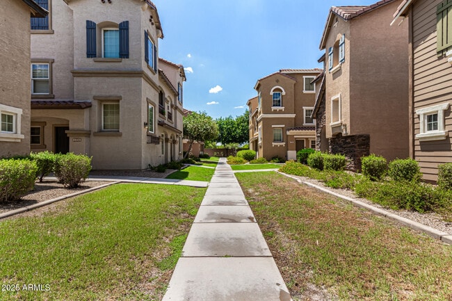 Building Photo - 1326 S Sabino Dr