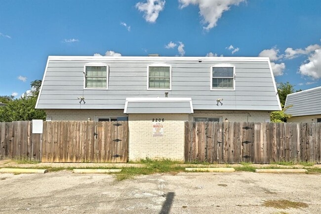Building Photo - 2206 Mission Hill Dr