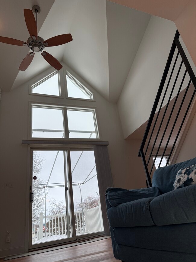 Building Photo - 140 Niagara Shore Dr