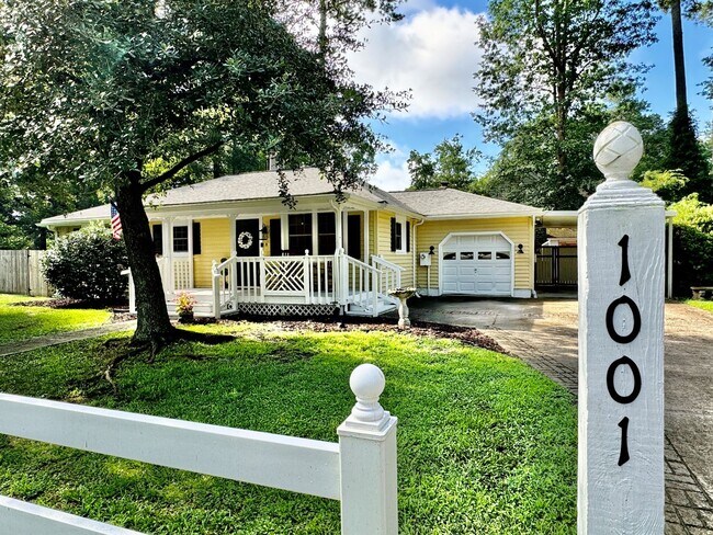Building Photo - 1/2 Acre Lot! 3-Bedroom Ranch Ready On 09-...