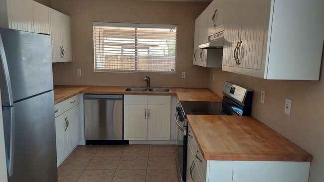 Building Photo - GREAT CHANDLER LOCATION!