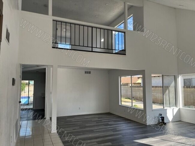 Building Photo - POOL HOUSE 4BD/2.5BTH SINGLE FAMILY HOME E...